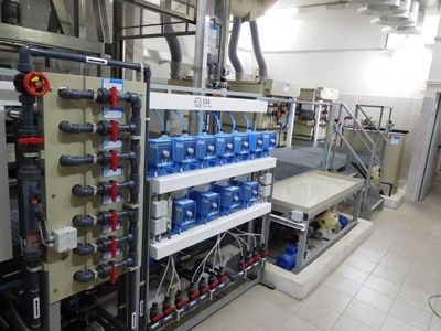 Fully automatic station for the preparation of cyanide galvanic baths and their automatic dosing into the respective tanks.